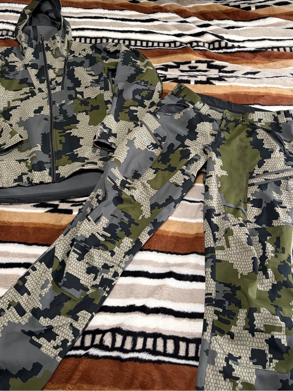 Men's KUIU Axis Hybrid Hunting Jacket & Pants